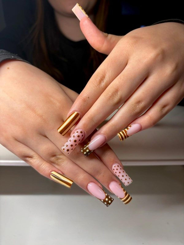 Nail art doré